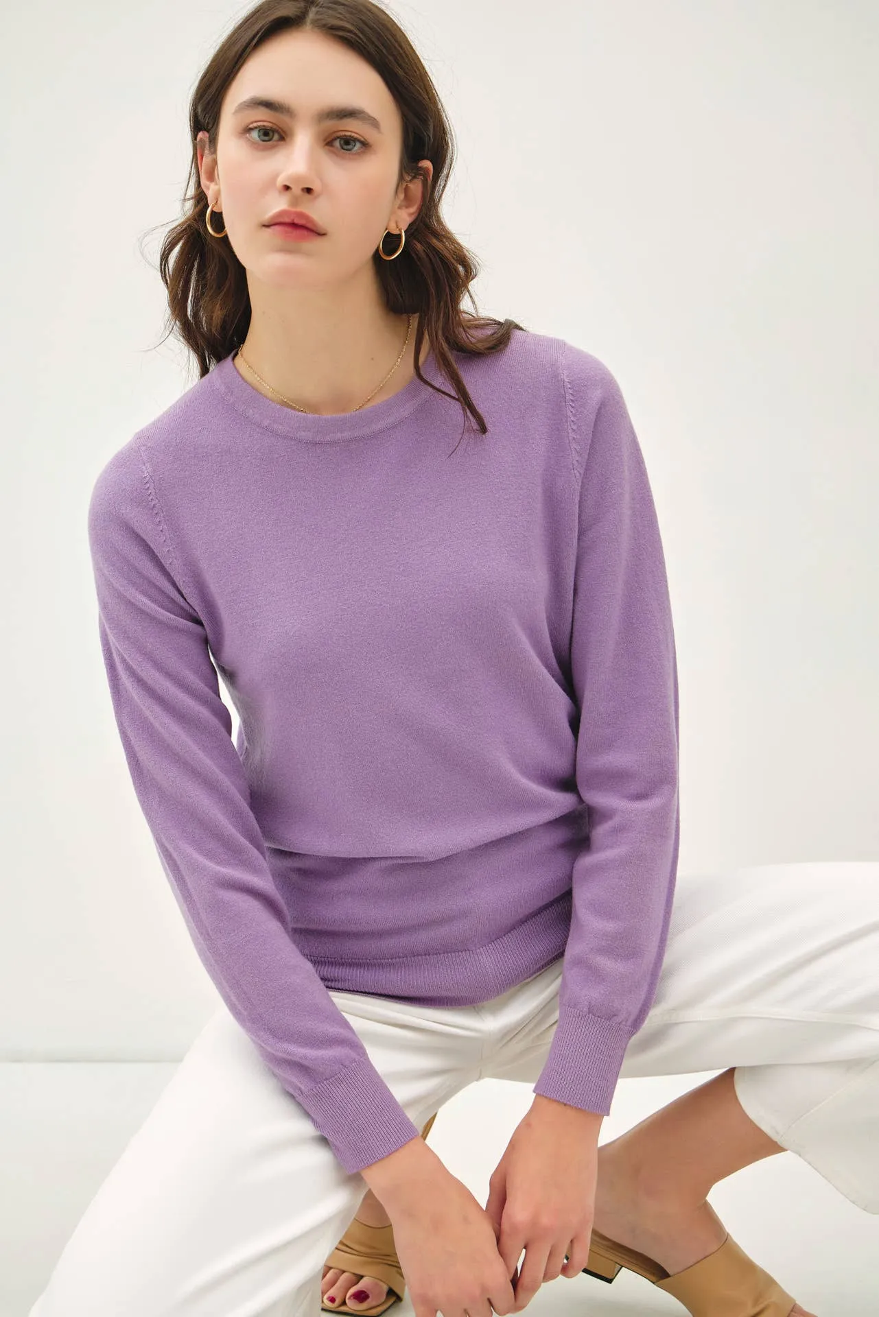 BASIC CREW NECK SOFT KNIT SWEATER