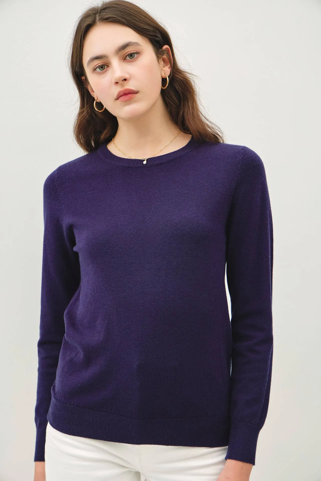 BASIC CREW NECK SOFT KNIT SWEATER