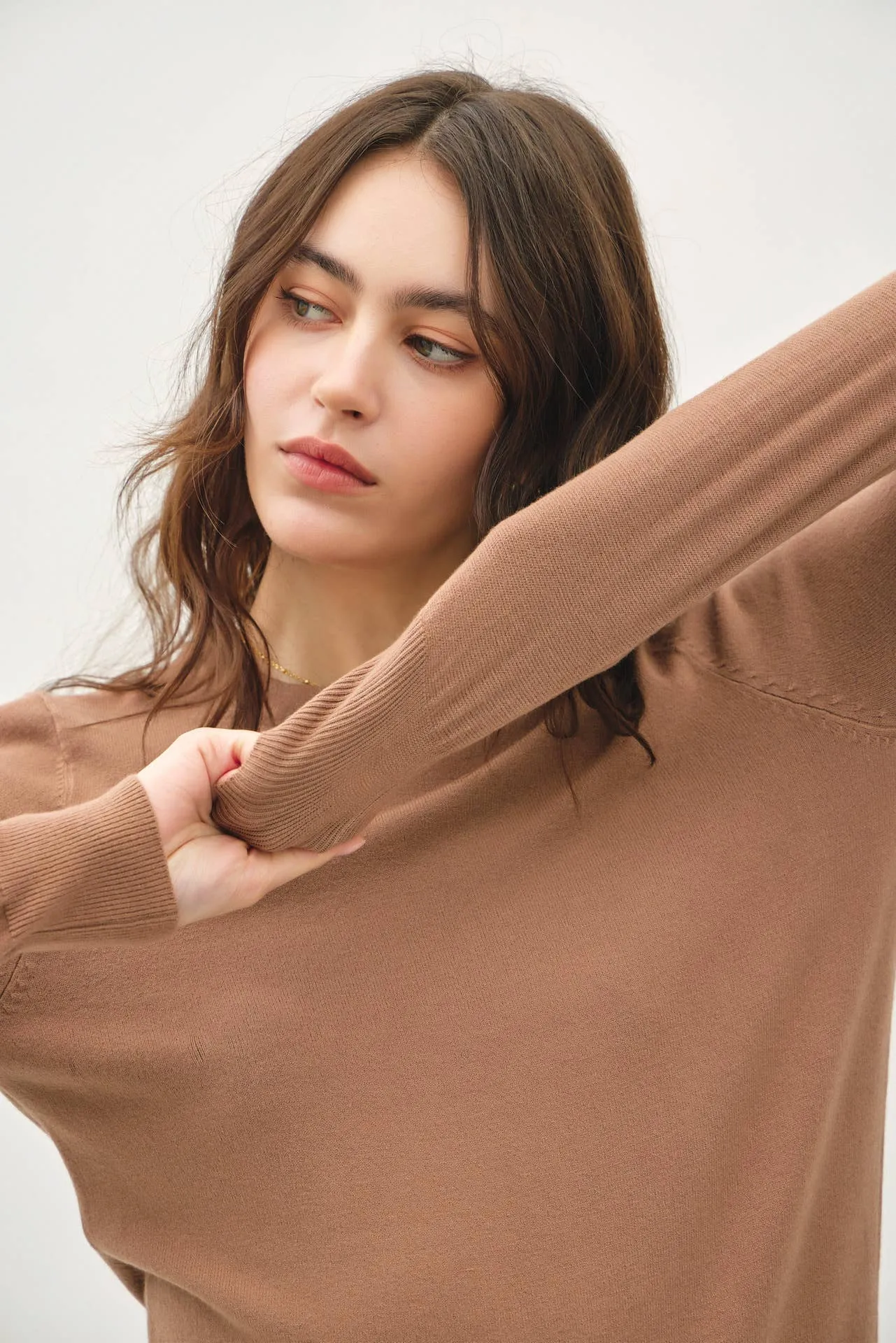 BASIC CREW NECK SOFT KNIT SWEATER