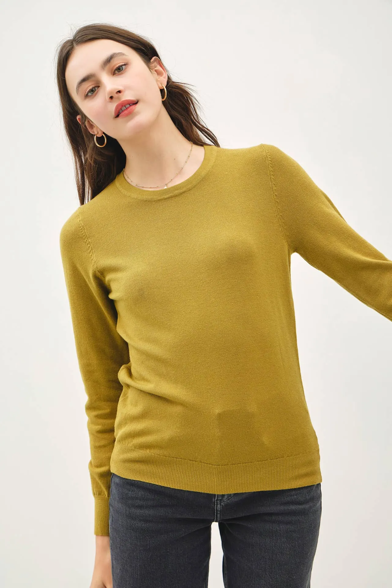 BASIC CREW NECK SOFT KNIT SWEATER