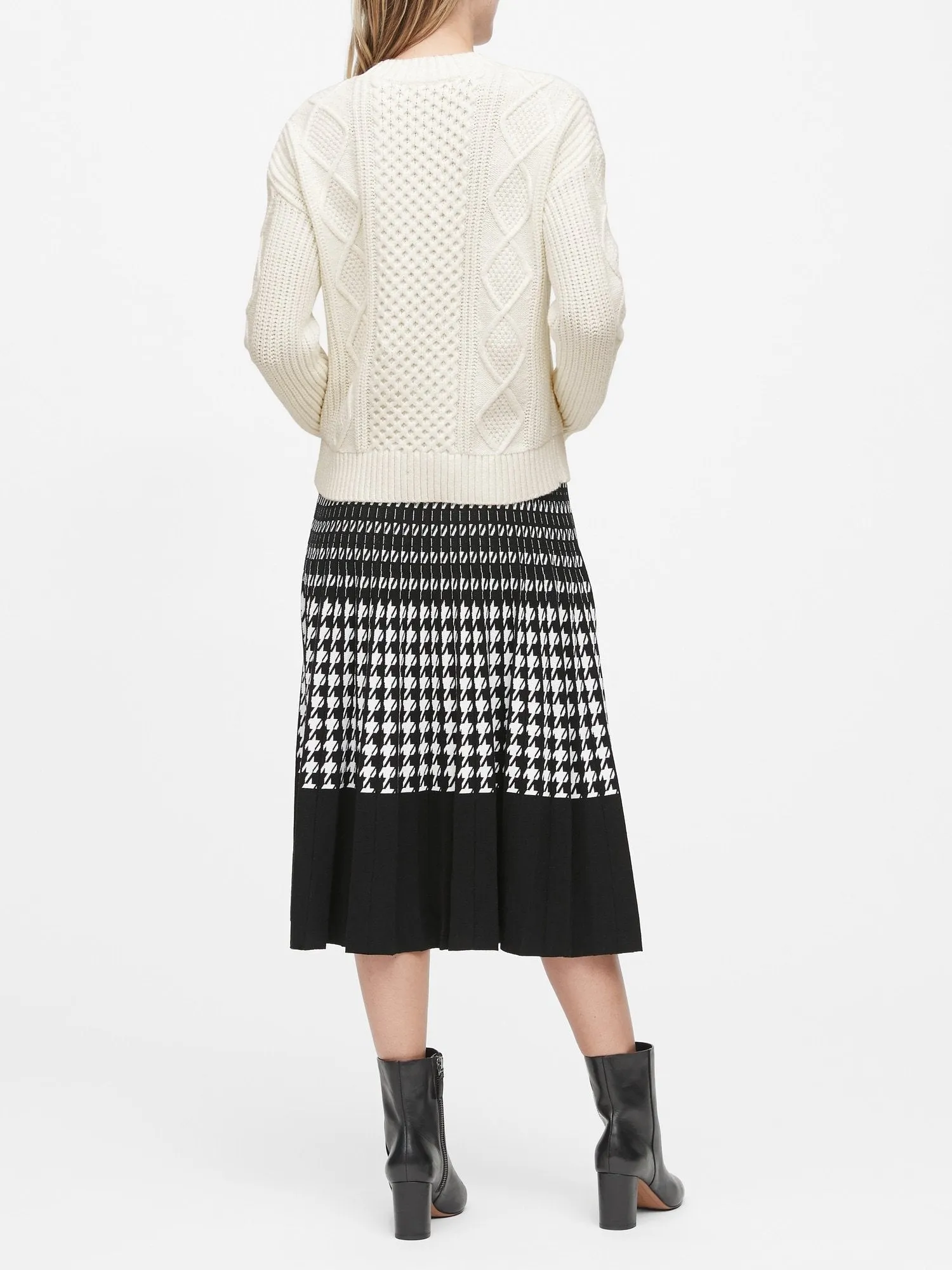 Cable-Knit Cropped Sweater in White