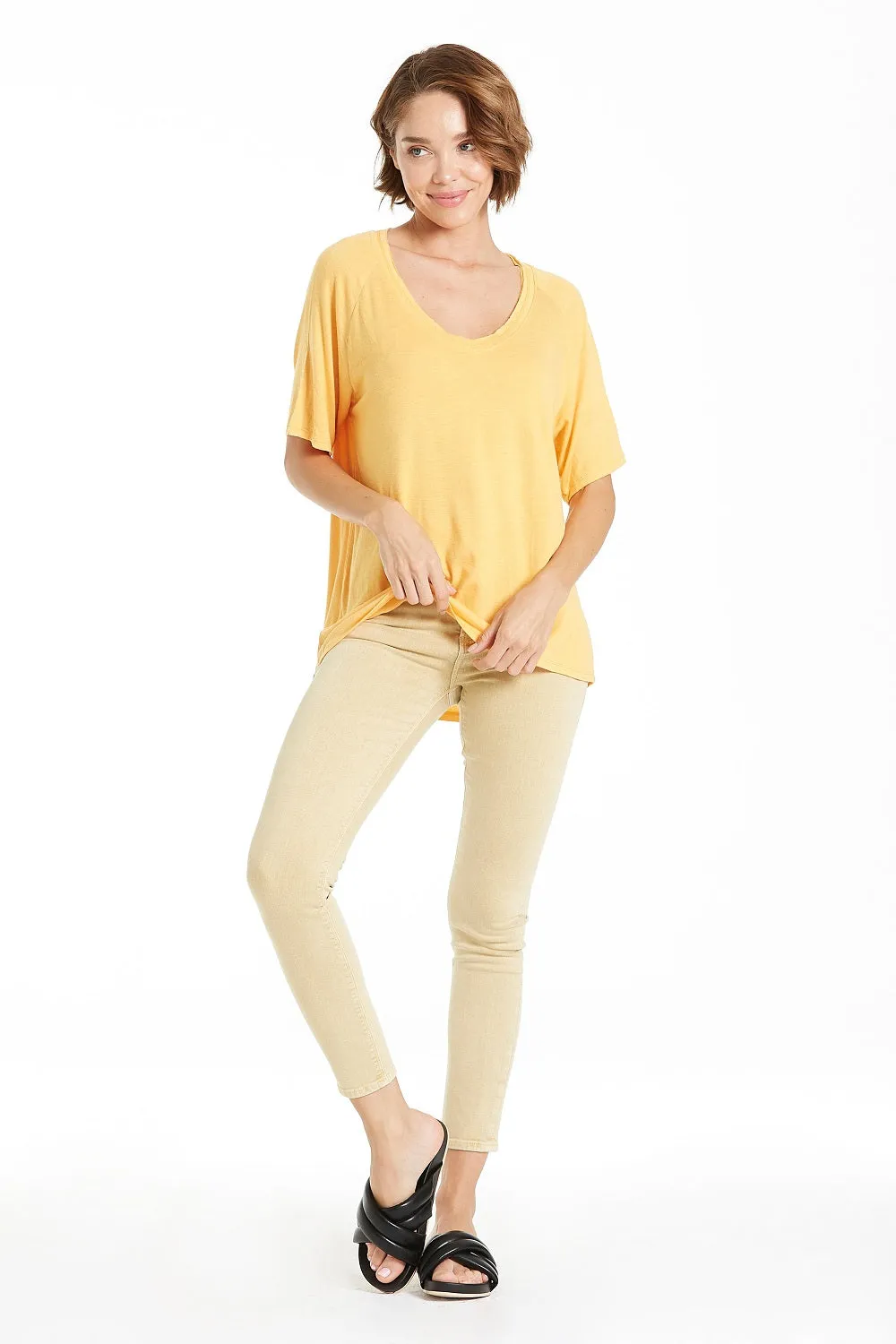 FAVORITE RELAXED V-NECK TOP | MARIGOLD